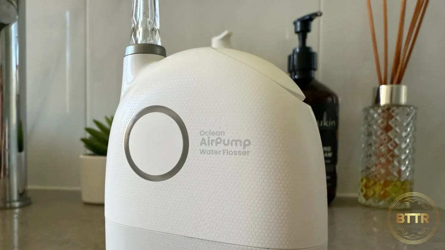 A close up look at the Airpump water flosser