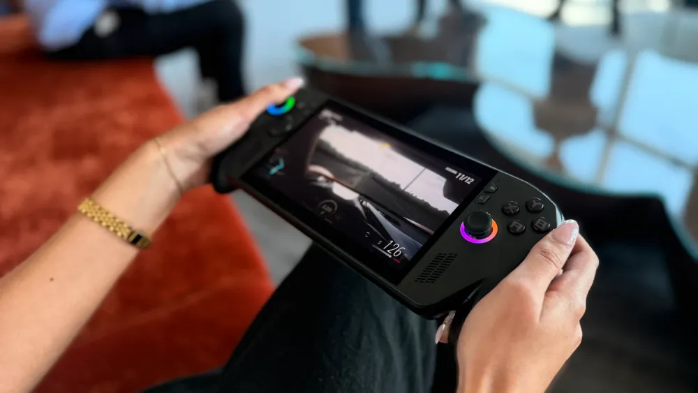 I went hands-on with the ASUS ROG Xbox Ally and Ally X portable consoles