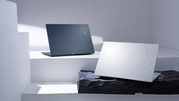 ASUS Zenbook 14 OLED UX3405 laptops on display