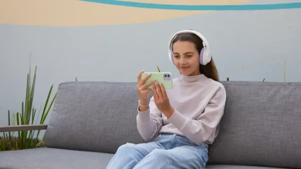 Belkin Soundform Inspire on a young girl on her phone